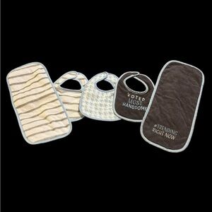 ⭐️4/$20⭐️ NWOT Luvable Friends 3 pack Bibs & 2 Burp Cloths